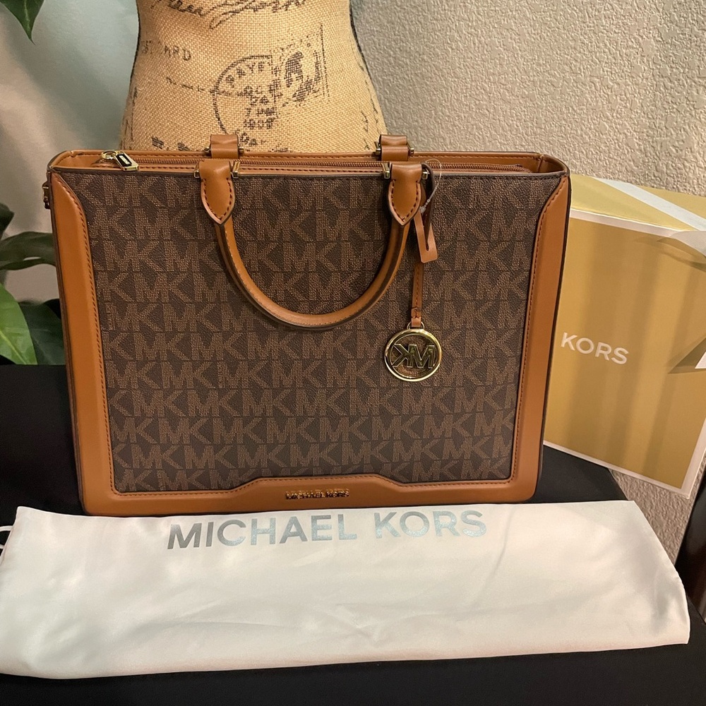 NWT Michael Kors Jessie Large Tote Bag.